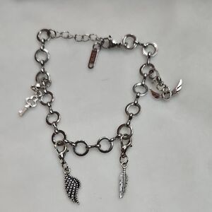 Ladies Silver Tone Charm Bracelet Removable Charms Angel Wings Feather NWOT